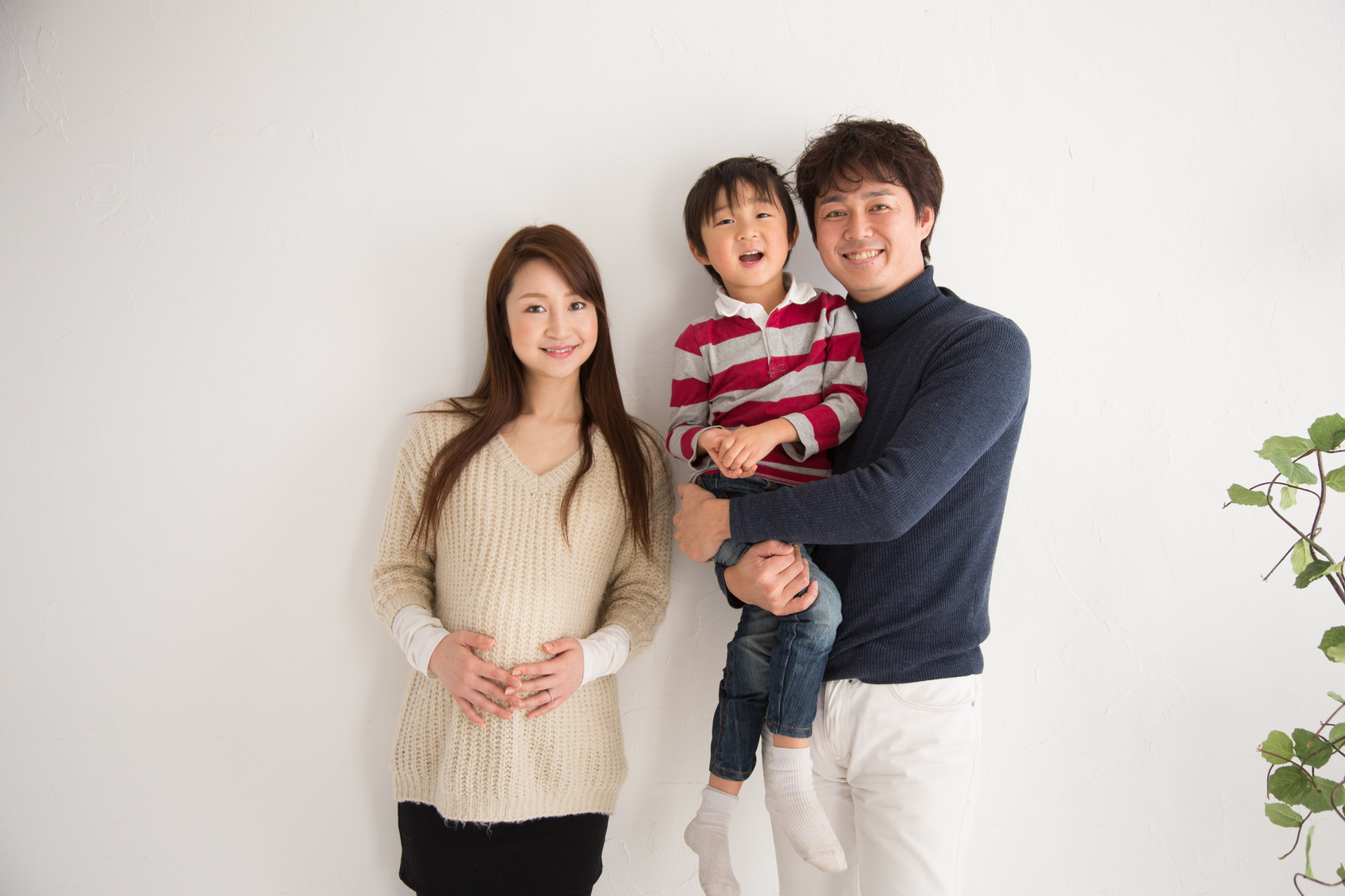 함께 서 있는 세 가족